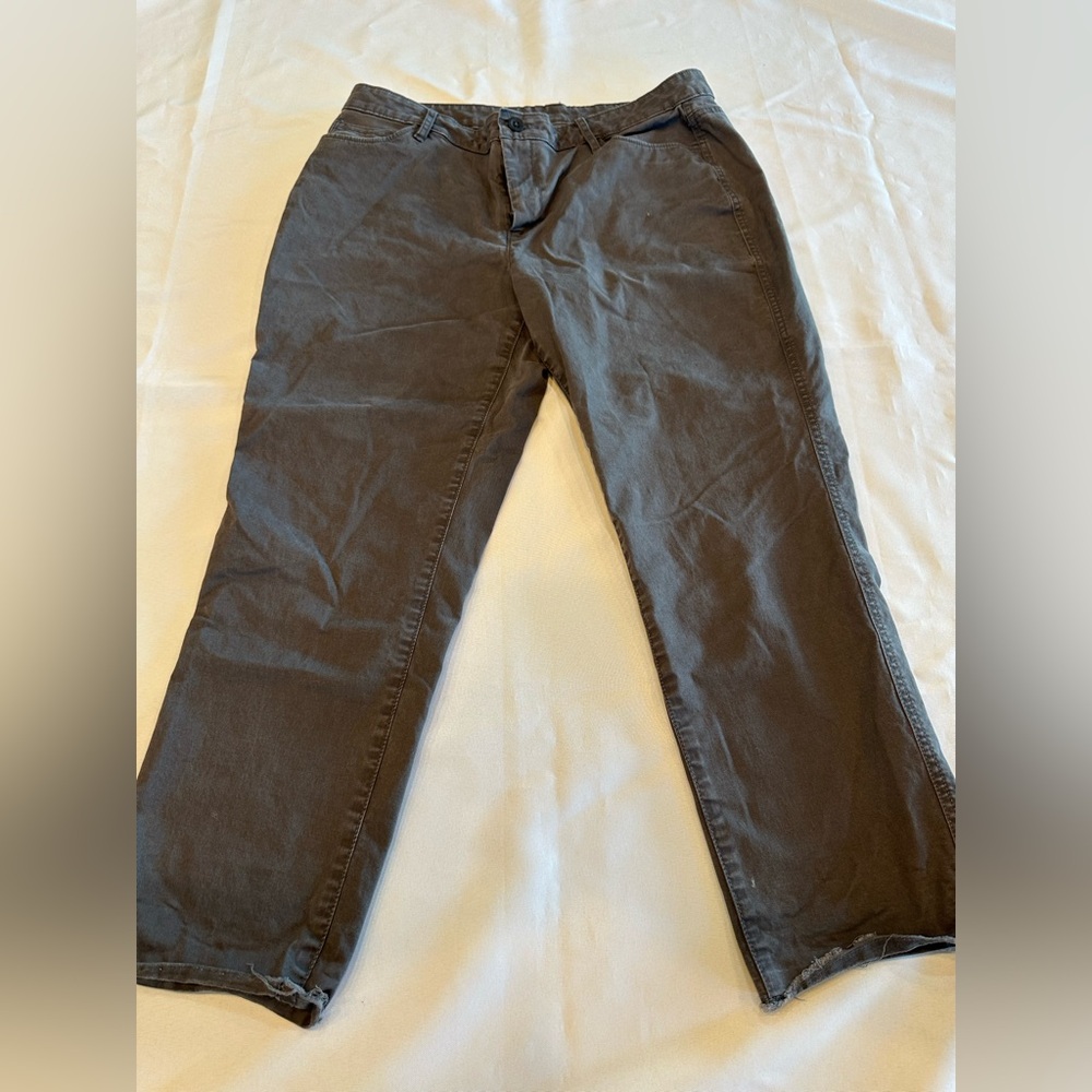 Eddie Bauer Women's Grey Charcoal Crop Pants Size 10